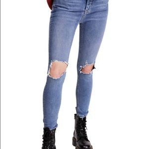 Free People Busted Knee Jeans 31
